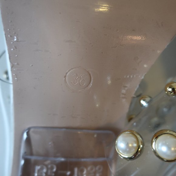 Shag Boutique White Patent Leather Sandals With Pearl Details 36 US/6 * - Picture 7 of 8